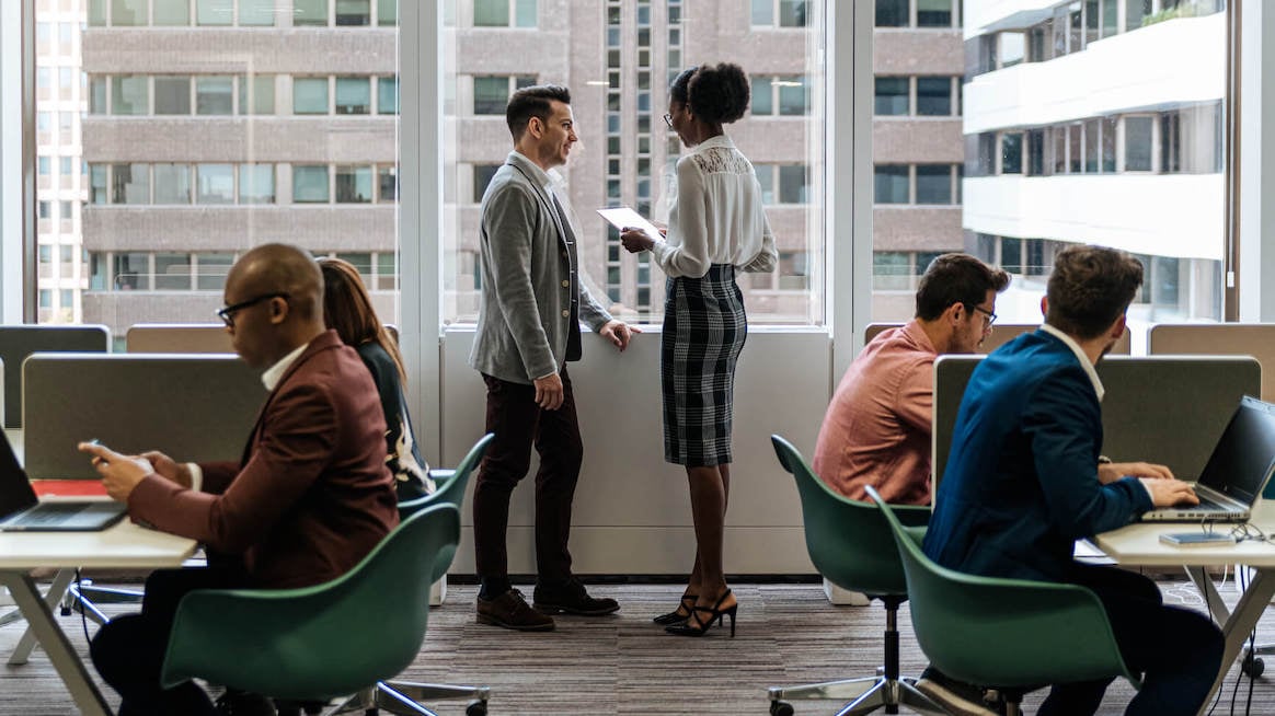 360-review-manager-and-employee-in-office