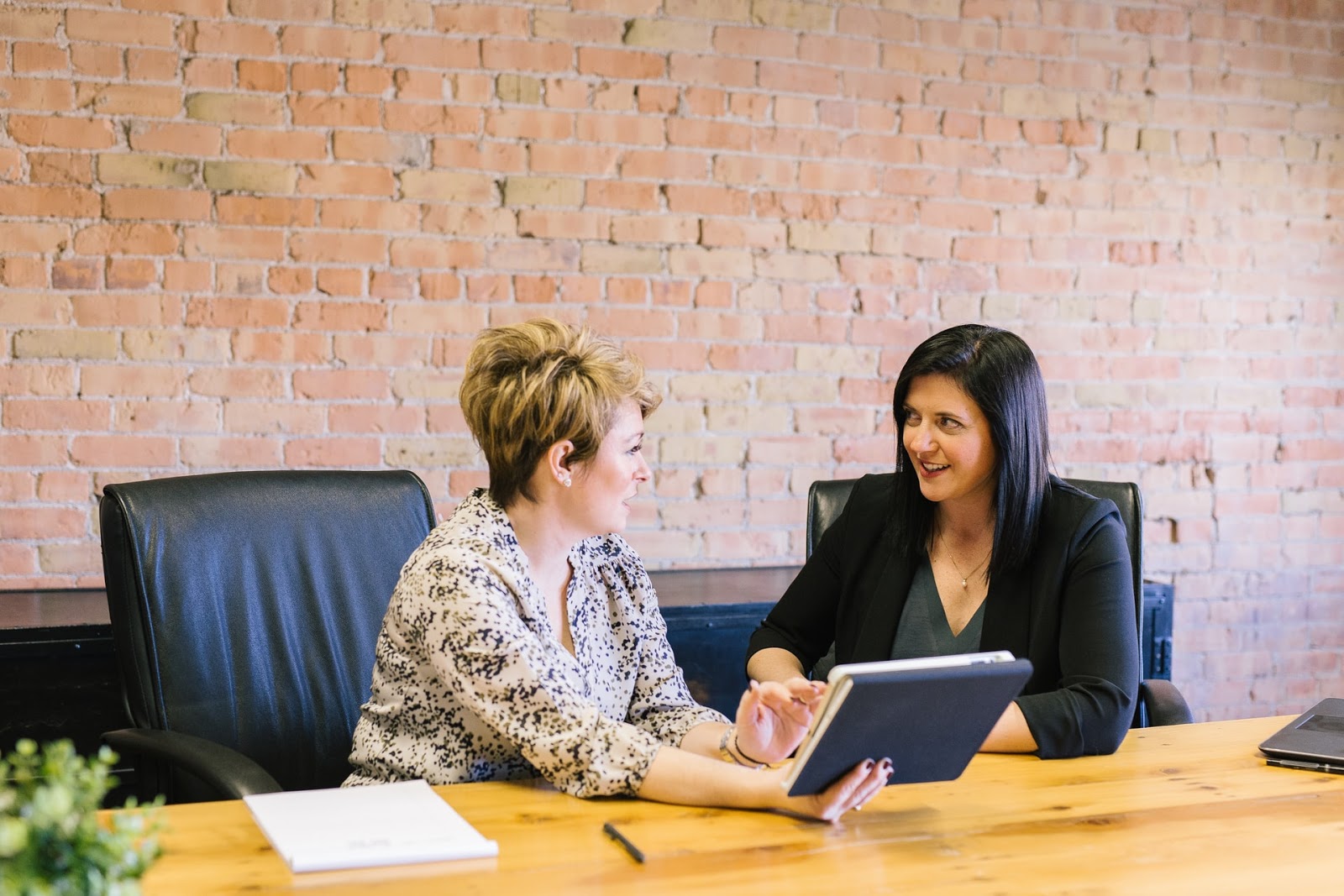women-talking-mentor-mentee-relationship
