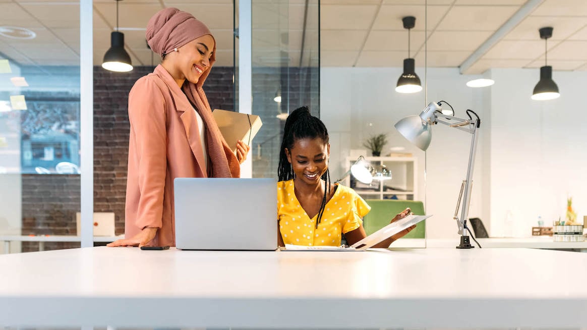 high-performance-culture-people-working-at-desk