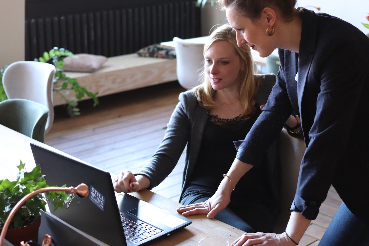 girls-taking-over-in-office-about-work