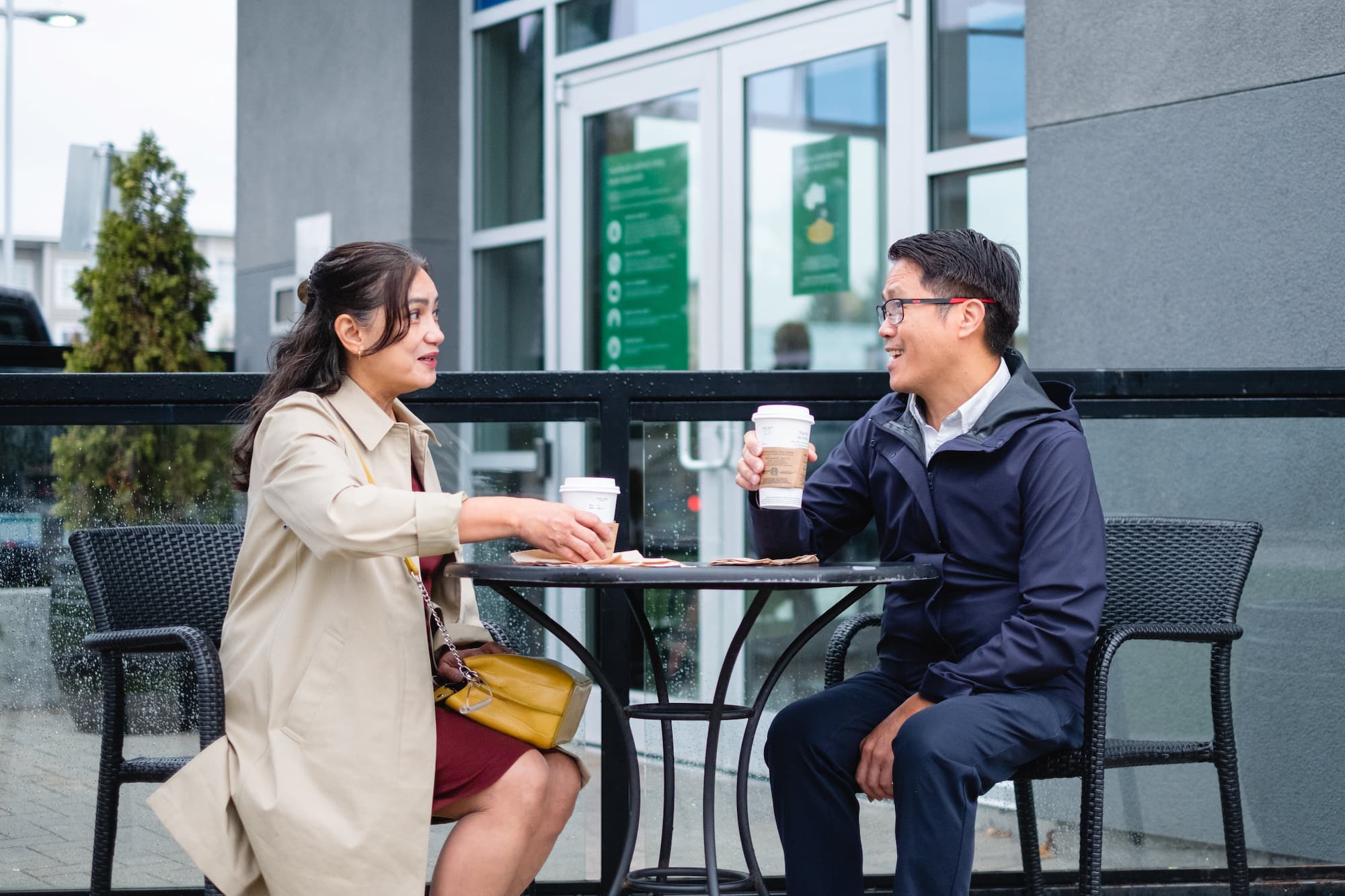 two-people-talking-over-coffee-practicing-verbal-communication-skills