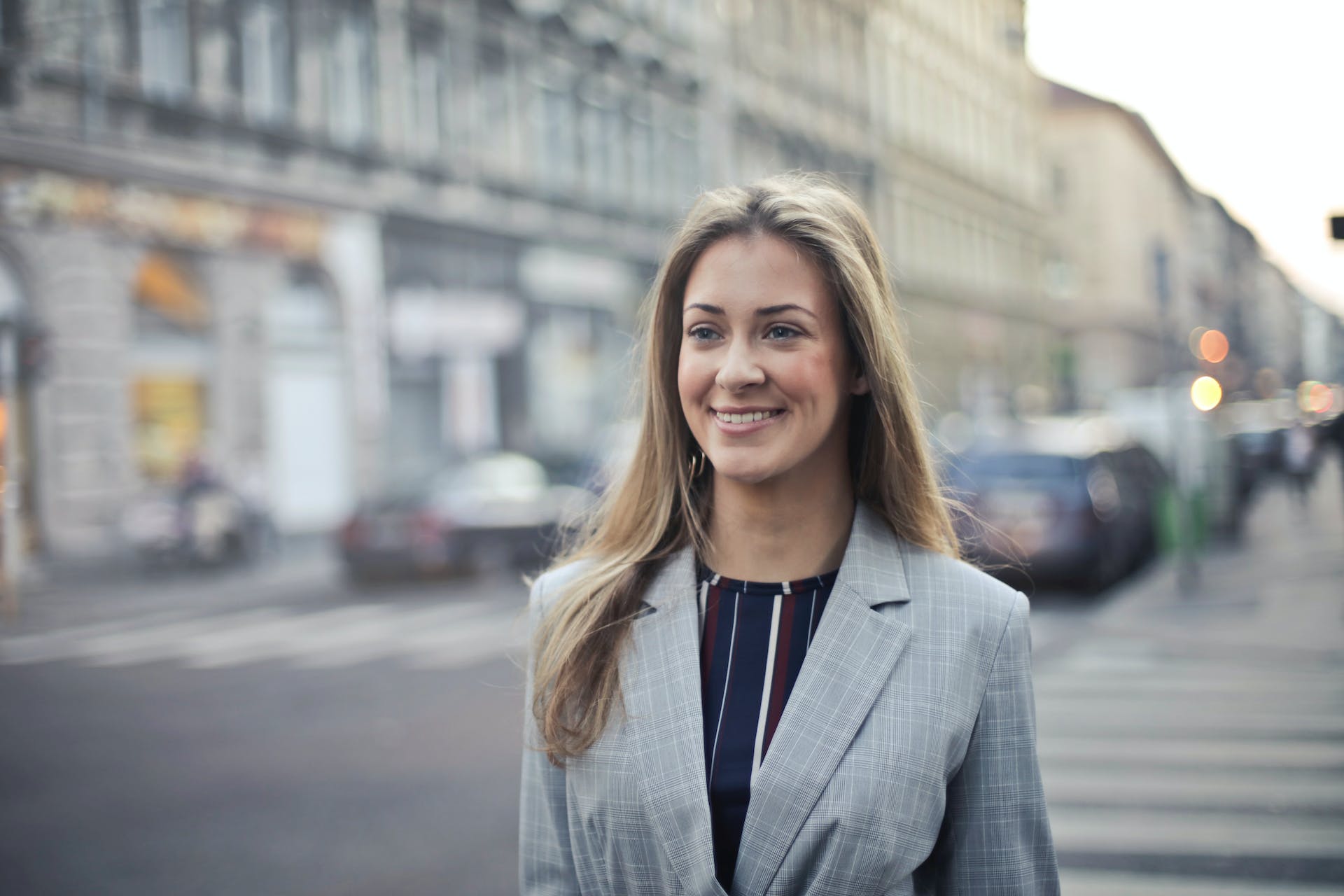 woman-looking-professional-in-the-street-how-to-get-your-life-together